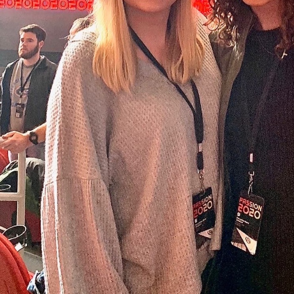 Grey puffy sleeves shirt